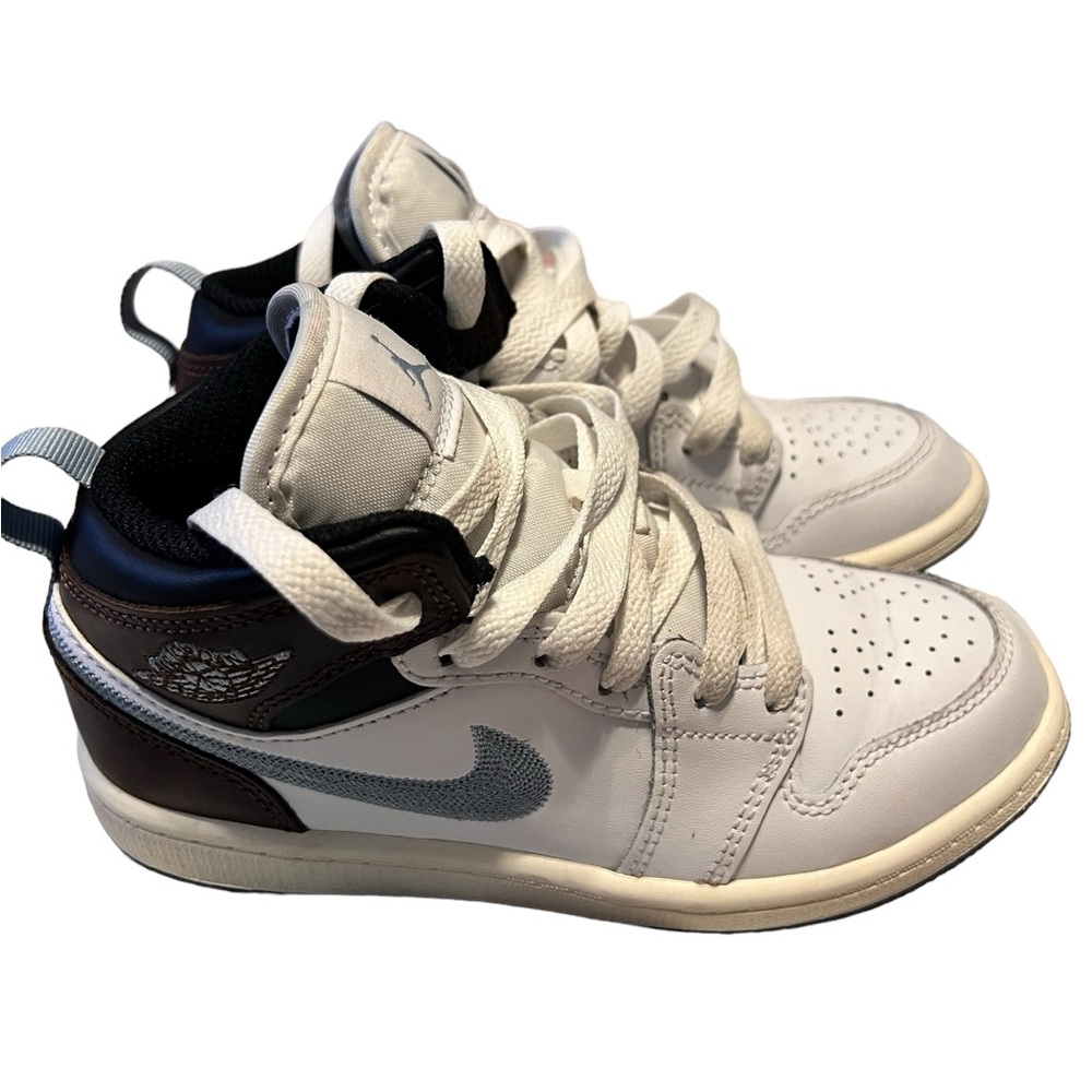 Nike Jordan 1 Mid SE boy/ girl shoes size 13.5c perfect conditions.